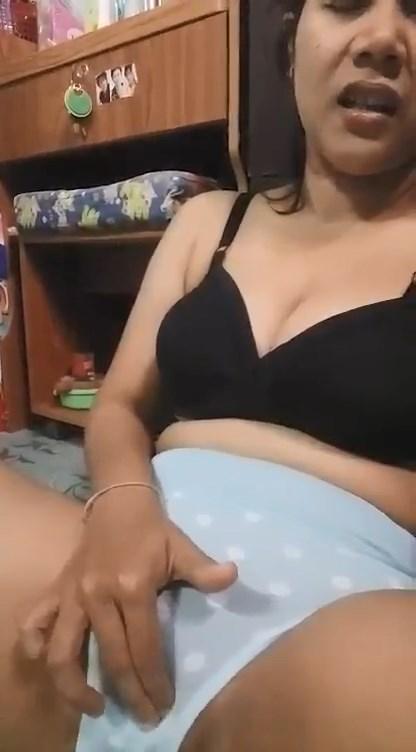 Bokep Indo Tante Bh Hitam Memeknya Udah Gatel