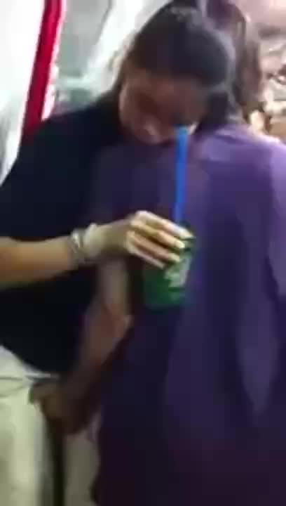 Video Pembantu Lagi Minum Di Kobel