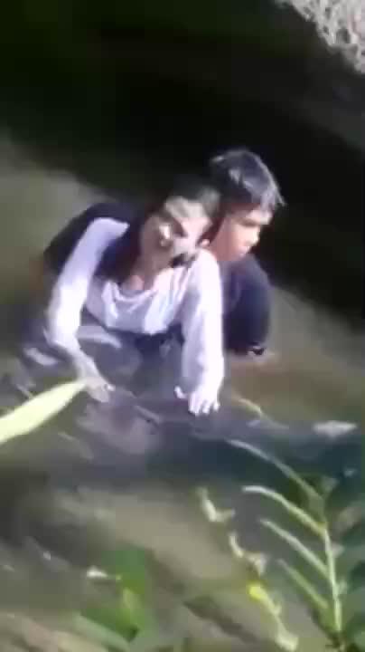 Video Mesum Sambil Mandi di Sungai