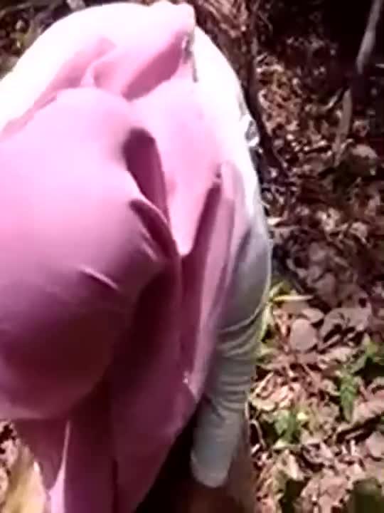 Video Jilbab Pink Melayu Main Di Hutan