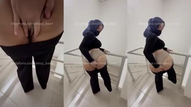 Hijab Gatal Pingin Ngentot di Tangga Apartemen