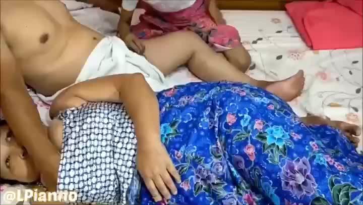 Video Ngewe Pembokat Ditemani Bini