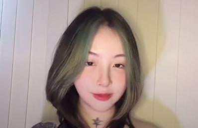Lingerie Hitam Gadis Bondol Cantik Emang Meresahkan