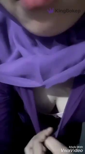 Video Jilbab Ungu Mencoba Nakal