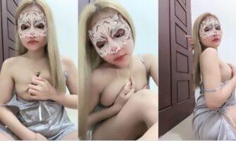 Si Pirang Cute Pamerin Uting Toge