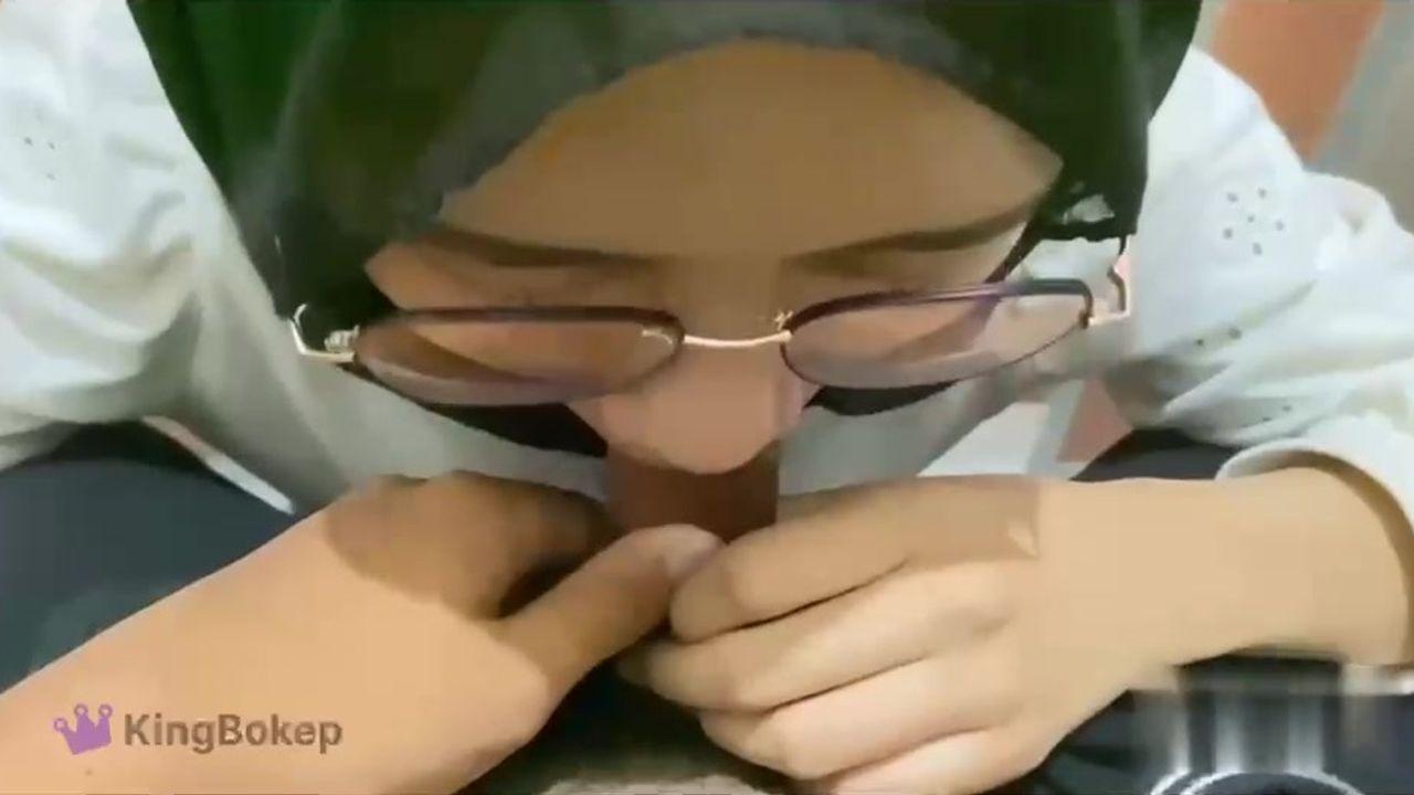 Video Ukthti Bella Demen Keluarin Peju di Jilbab