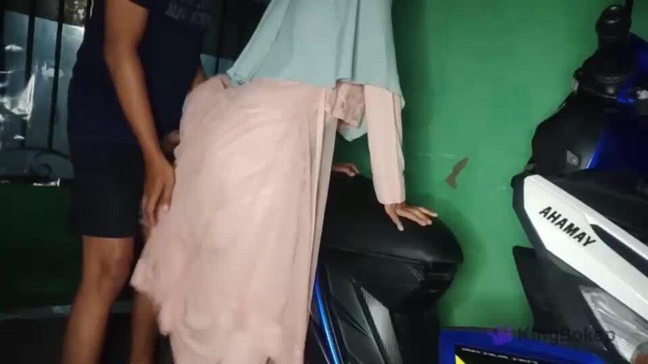 Video Gak Takut Ketahuan Ukhty Ngentot Diatas Motor Yamaha