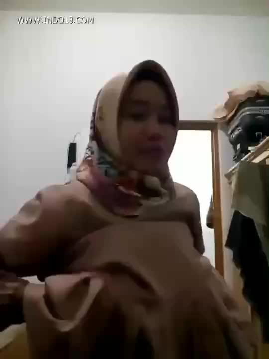 Video Mahasiswi Sholeh Bikin Video Bugil Buat Pacar