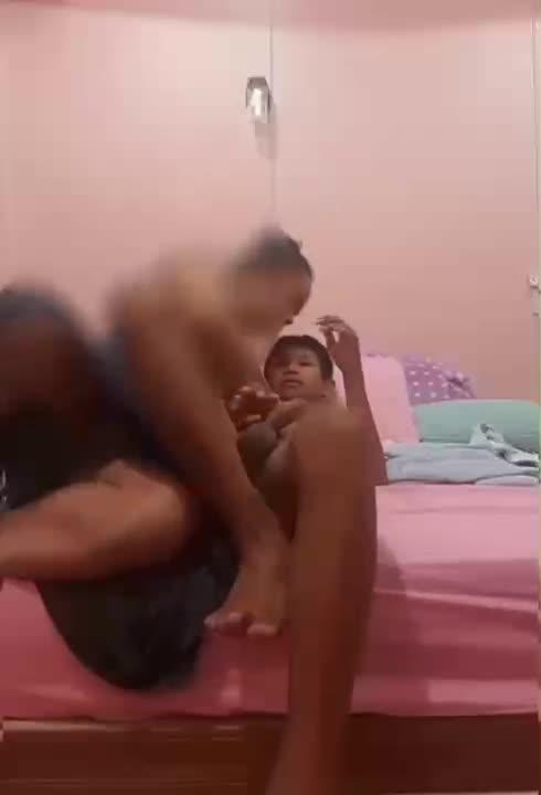 Video Ngentot Dengan Tante Dikocok Dulu