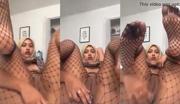 Jilbab Berstoking Mainin Lubang Pantat