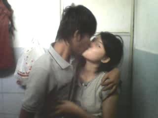 Bokep Indo Pembantu Montok Kulum Kontol