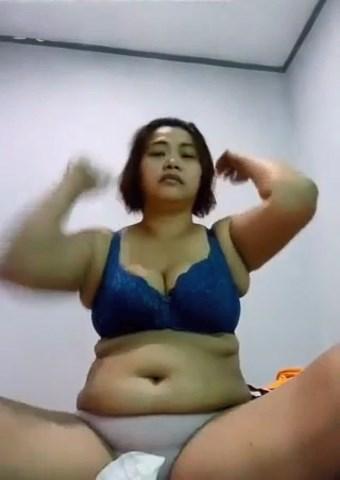 Bokep Indo Cam Cewenya Pake Pita Sambil Colok Memek