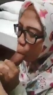 Bokep Indo Jilbab Kuning Masturbasi