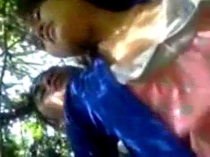 Bokep Indo Streaming Bokep ABG Ngentot di Hutan