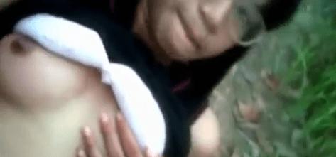 Bokep Indo ABG Perawan Berkacamata Ngentot Outdoor