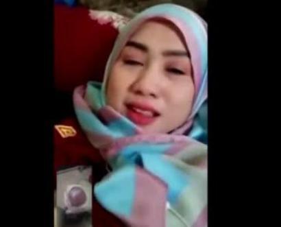 Bokep Indo Video Jilbab Janda Melayu Lagi Whatsapp Sex Dengan Brondong