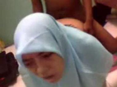 Bokep Indo Aisyah Cewek Jilbab Keenakan Ditusuk Dari Belakang