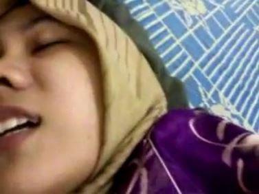 Janda Kerudung Kuning Jago Mesum