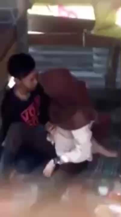 Video Ngintip Pns Jilbab Ciuman Dan Grepe Di Gubug
