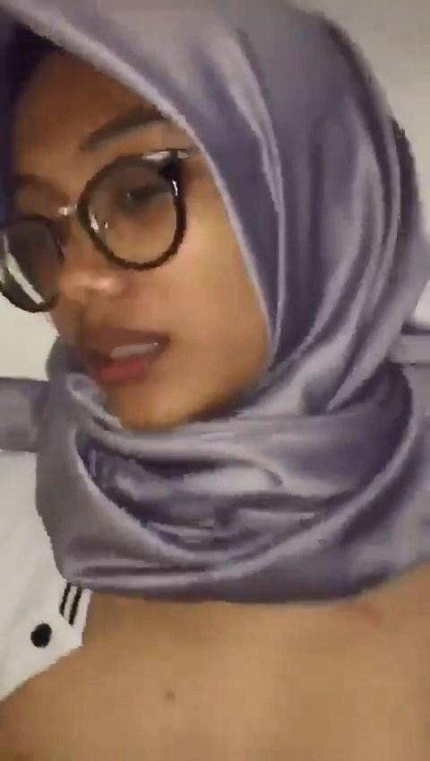 Bokep Tante Hijab Kacamata Suka Kontol Om