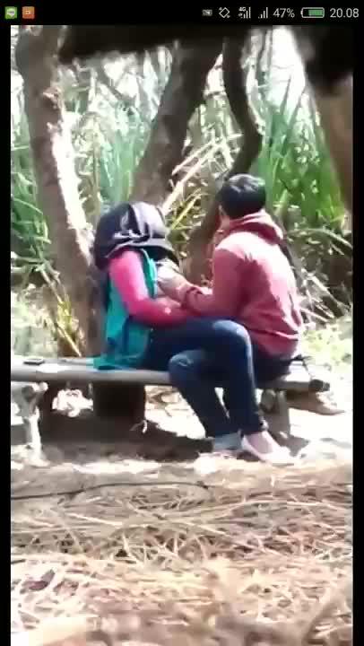 Video Ngintip Jilbab Di Grepe Di Bangku Hutan