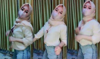 Buka Kancing Tika Ukhty Cantik Pamer Belahan