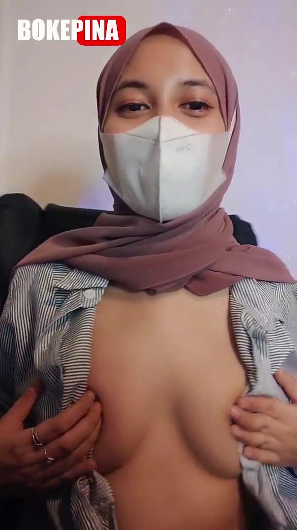 Bokep Hijab Sugiarti Ukhty Remas Toket Mungil Hot