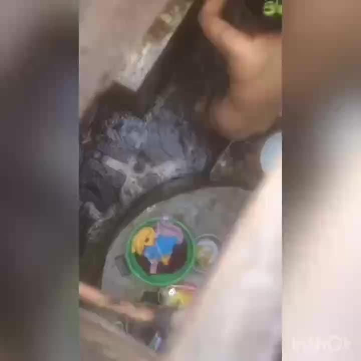 Video Sesudah Mandi Sore Gayung Biru
