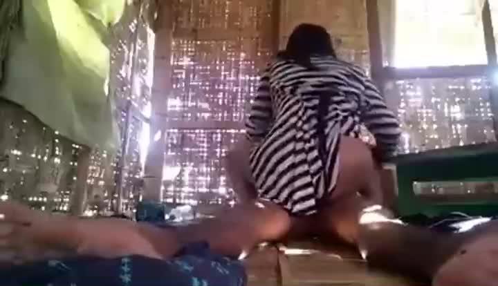 Video Bokep Anak Kampung Mesum di Gubug Part 2