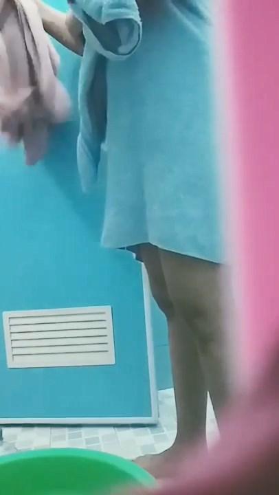 Bokep Ngintip Ngintip Anak Kos Mandi Balutan Handuk Biru Part 2