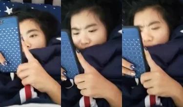Bokep Indo Ngentot Sambil Main Hp