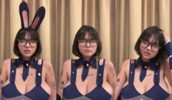 Cindy Berli Tobrut Idola Cosplay Kelinci Imut Kacamata Instagram