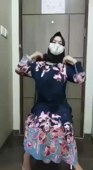 Video Cewe Kerudung Hitam Squirt Di Pintu