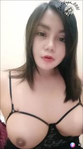 HOT! Dinda Mulus Toketnya Binal