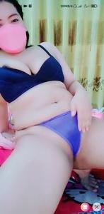 Tante Devi pamer selangkangan