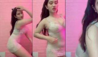 Si Cantik EBOT Busana Transparan Bikin Halu