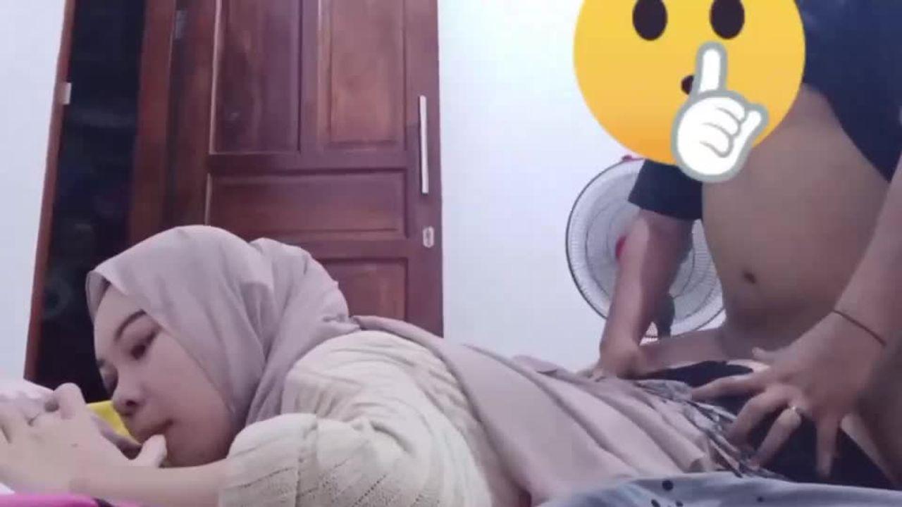 Video Ukhty Keenakan di Ewe Tukang Urut Pintu Masih Terbuka