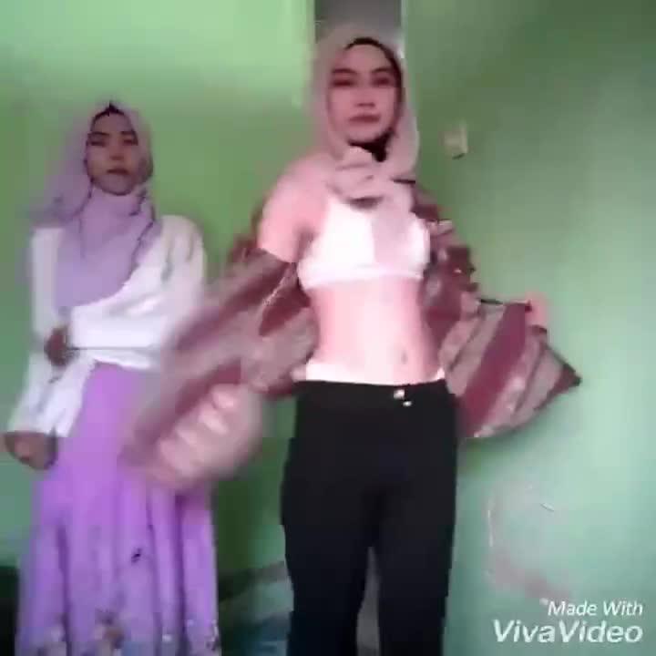 Video Jilbab Lesbian Dance Bugil