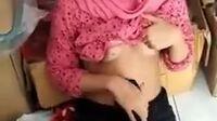 Bokep Hijab Karyawan Rela Dijahilin Sama Bos Asalkan Naik Gaji