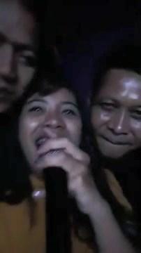 Bokep Indo Lc Di Cium Om Om Di Karoke Part 2