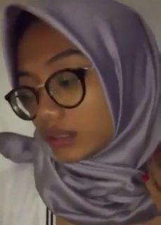 Ukhti Berkacamata Ngentot Pasrah