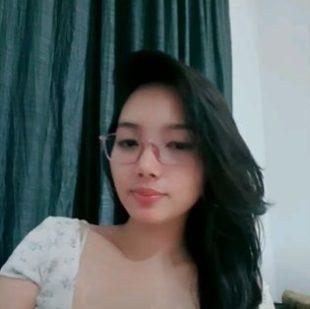 Leaaa Glowing Pensiun Live Bugil Barbar
