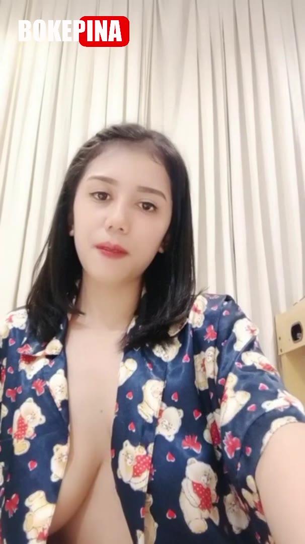 Bokep Indo Debby Lepas Kemeja Pamerin Toketnya Dream Banget