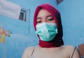 ABG 19 Tahun Jilbab Merah Uting Tembus Pandang Ebot Mendesah