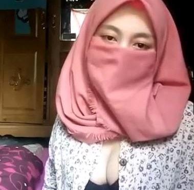Jilbab Pink Lagi Sange Karena Putus