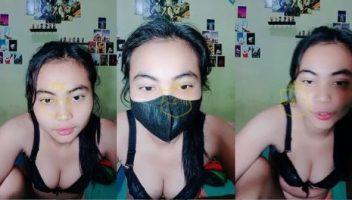 Sella Lepas Beha Pamerin Buah Dada Nungging