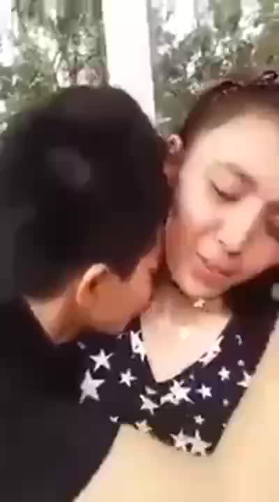 Video Abg Baju Bintang Ciuman Pertama