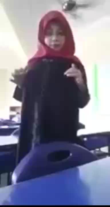 Video Cam Jilbab Merah Kacamata Pamer Tete Di Kelas