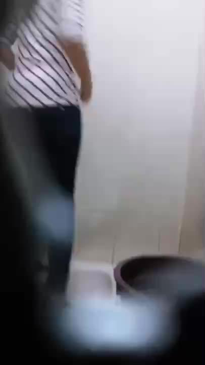 Video Ngintip Cewe Kantoran Cantik Pipis Di Spbu Part 2