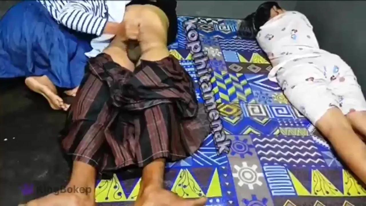 Video Istri Lagi Tidur Pulas, Ibu Mertua Datang Ketok Pintu